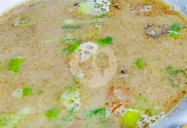 Kuah Coto Dengan Kacang Tanah