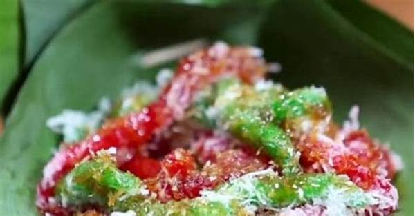 Proses Pembuatan Kue Cenil