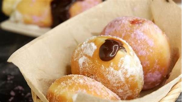 Bomboloni Spesial Untuk Keluarga