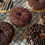 Sensasi Cokelat Lumer Donat.