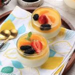 Puding Keju Creamy Dengan Topping Buah Segar